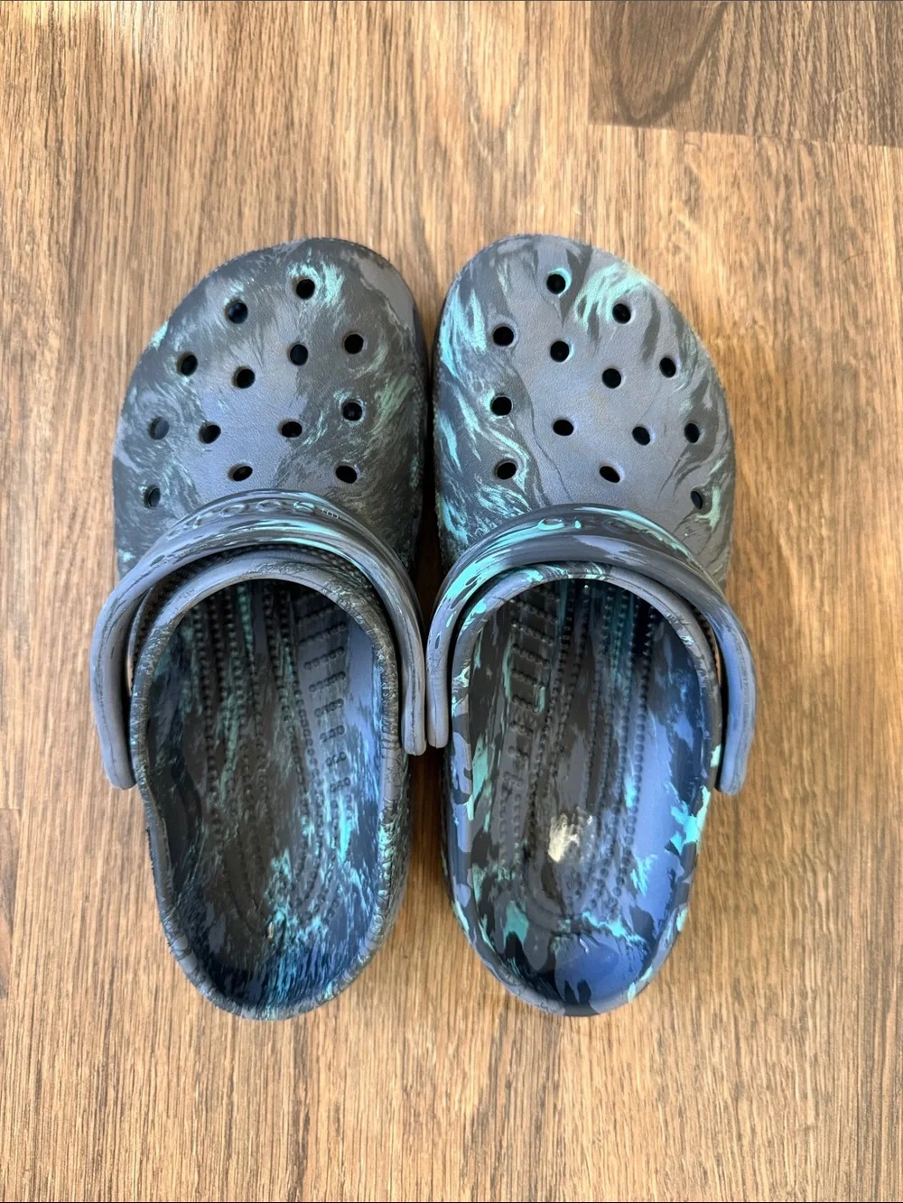 CROCS Kids Marble-Print Clog in Navy and Teal